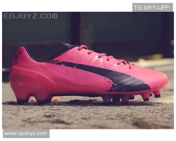 哪个足球明星曾穿过粉色足球鞋成为球迷热议话题