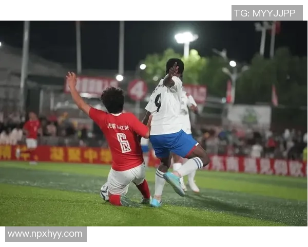 足球球星狂妄张扬引发赛场风波媒体聚焦豪言壮语再掀热议